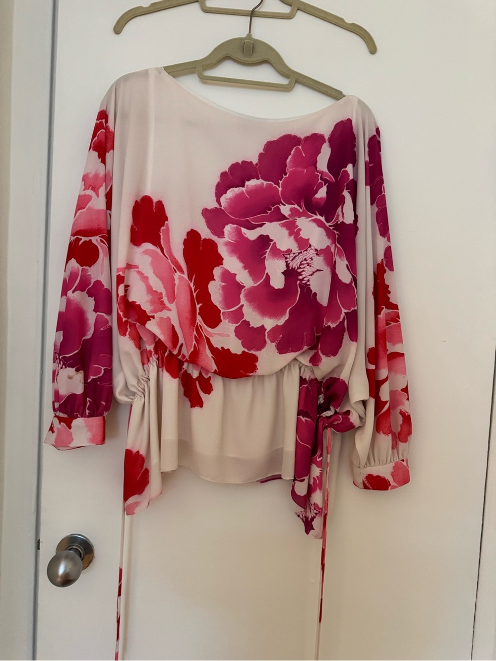 Natori Pink & Red Floral LS Blouse. Tighten at waist.